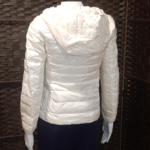 Light Down Packable Jacket - Picture 2 of 3